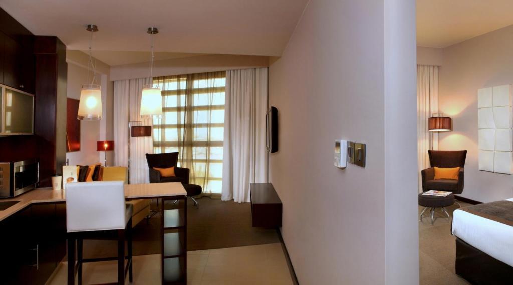 Centro Sharjah - by Rotana Hotel Bagian luar foto